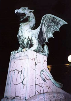 Estatua de dragón romano